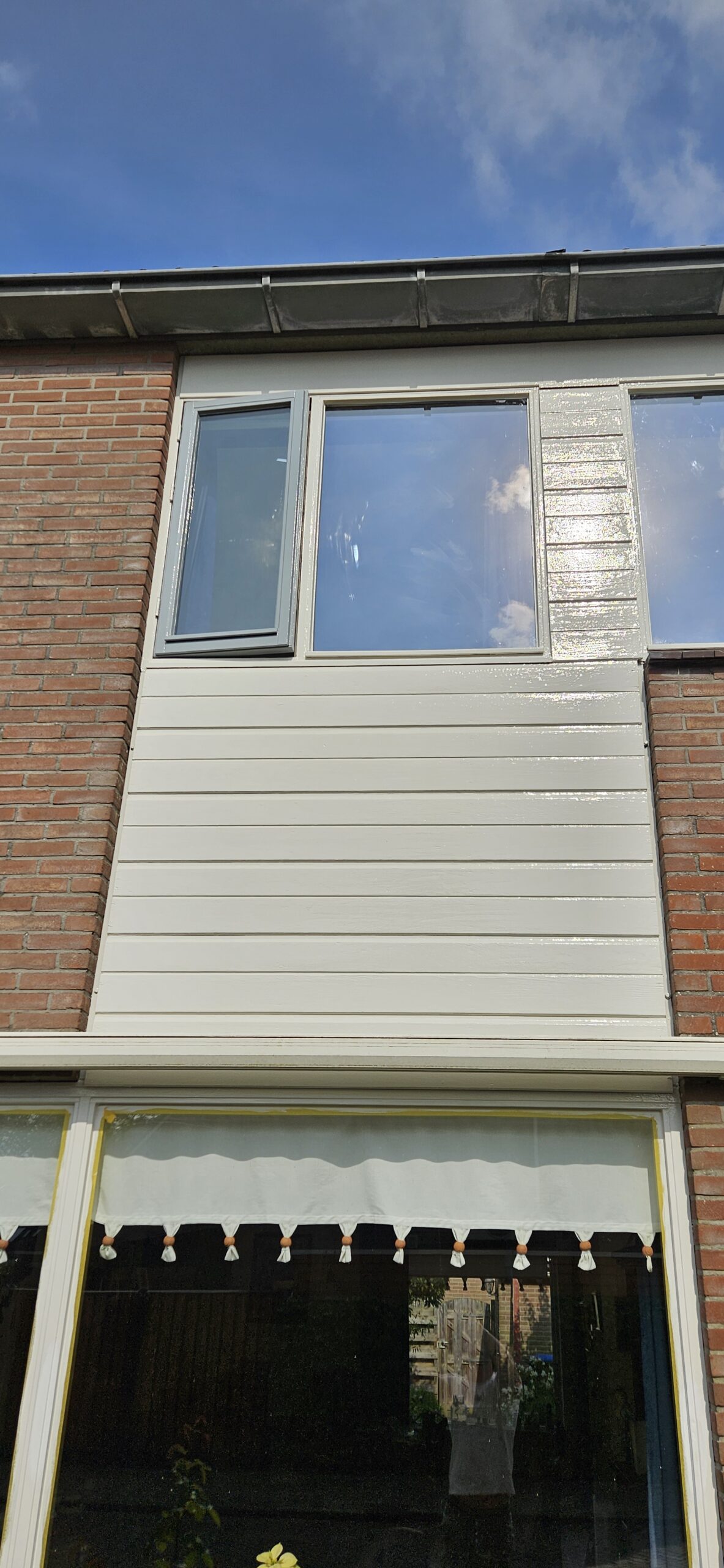 Detail van strak schilderwerk kozijn